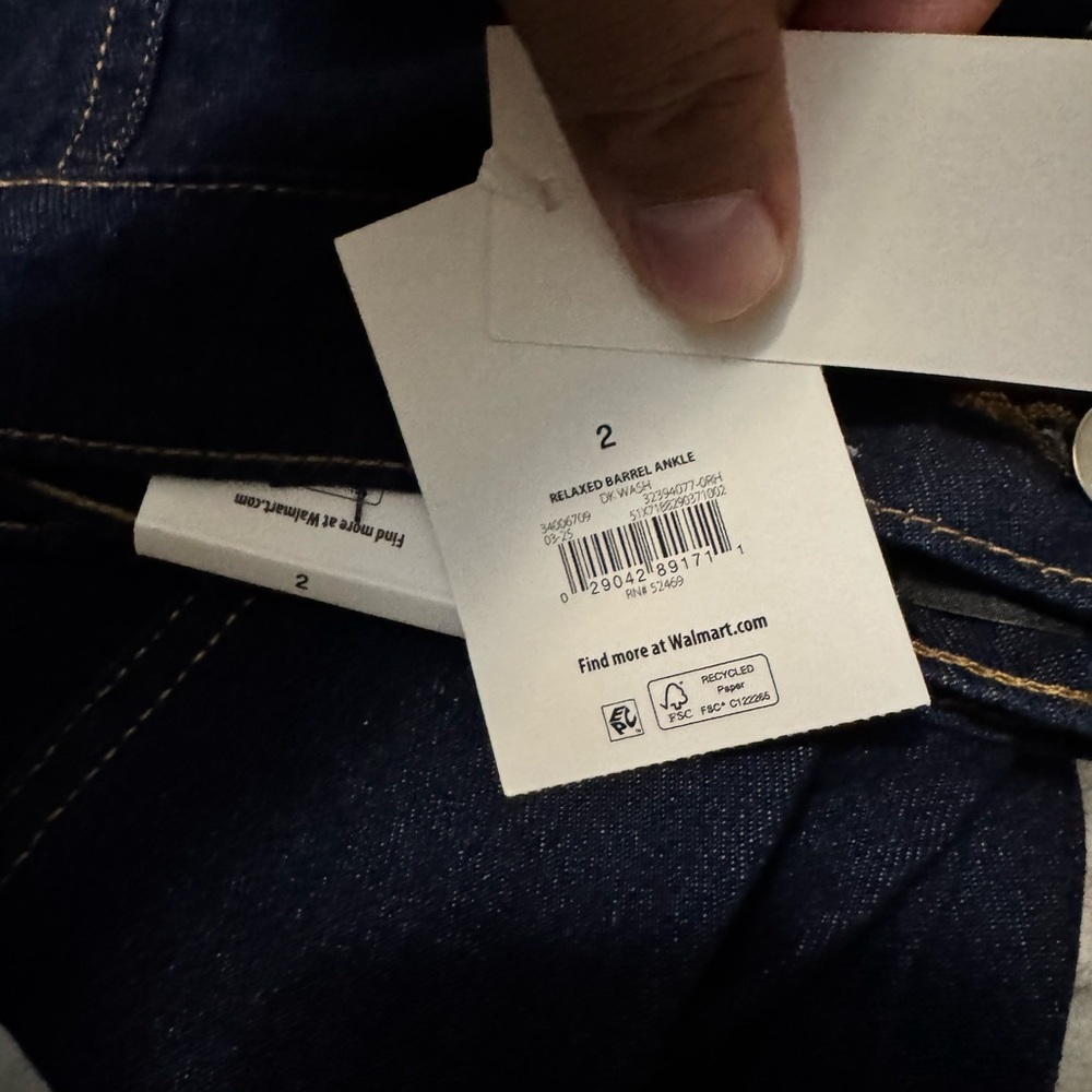 Free Assembly Women's  Barrel Ankle Jeans - Picture 5 of 9
